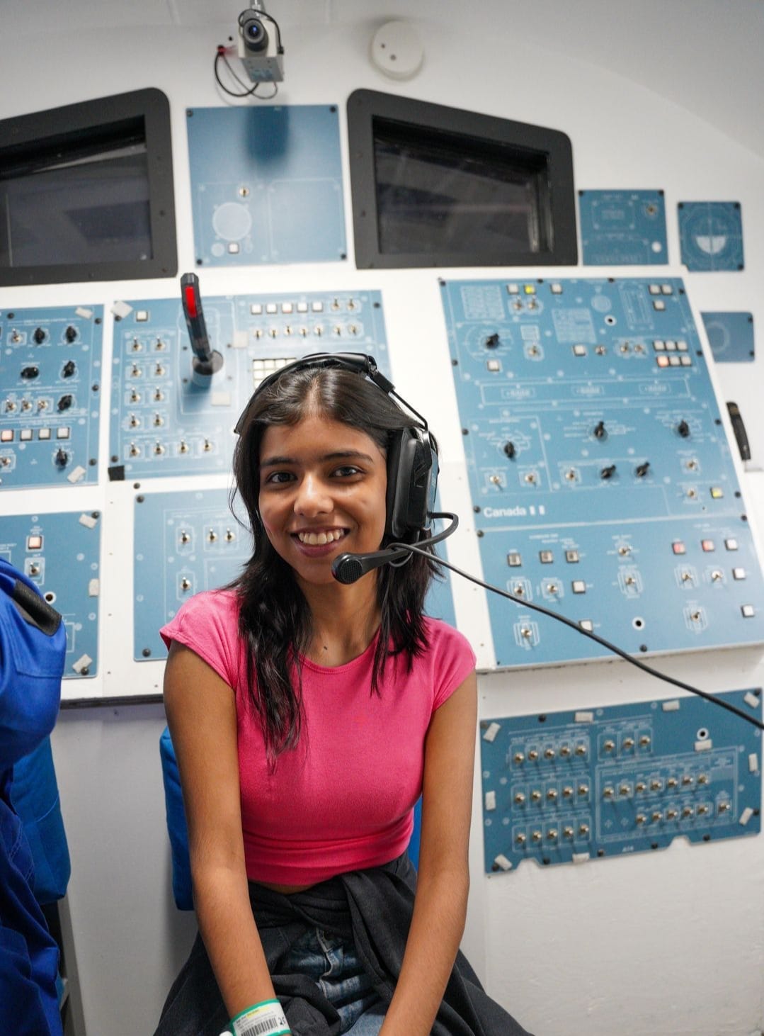 Geet was the mission specialist 2 in the second LEO mission. Here, she is monitoring EVAs from the Space Transportation System (STS). 