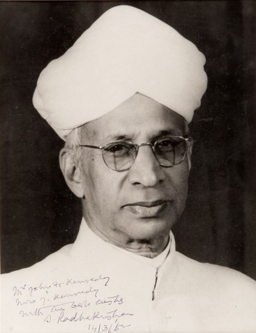 Teacher's Day is celebrated to commemorate the birthday of Dr Sarvepalli Radhakrishnan