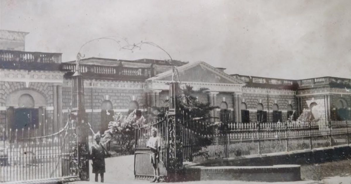 In colonial times the Cossimbazar Palace of the Roys (Rajbari) had proceedings similar to the Buckingham Palace of England 