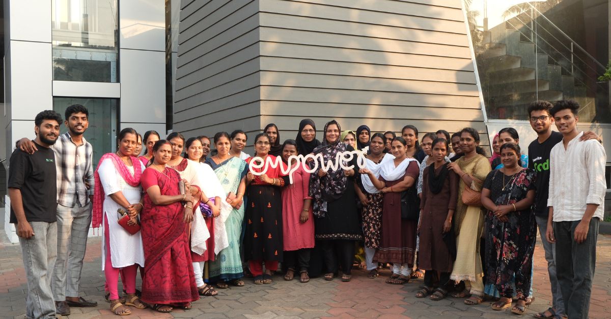 The friends with the homemakers who were empowered as part of the campaign 