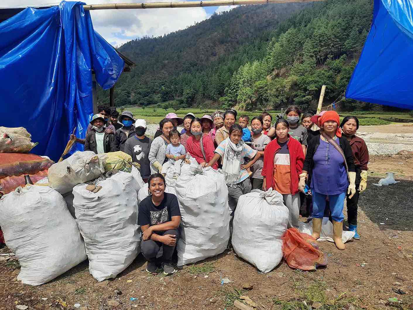 Ittisha and some members of the Namjoling PLF team working together for a cleaner Sangti