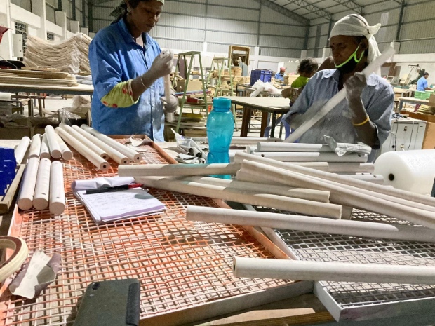 women working in the manufacturing unit