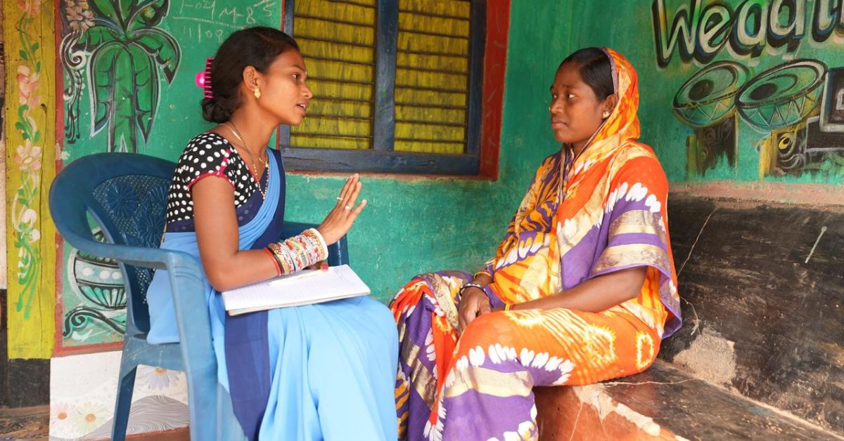 An ASHA worker informing a pregnant woman about the free ultrasound services launched by the district administration.