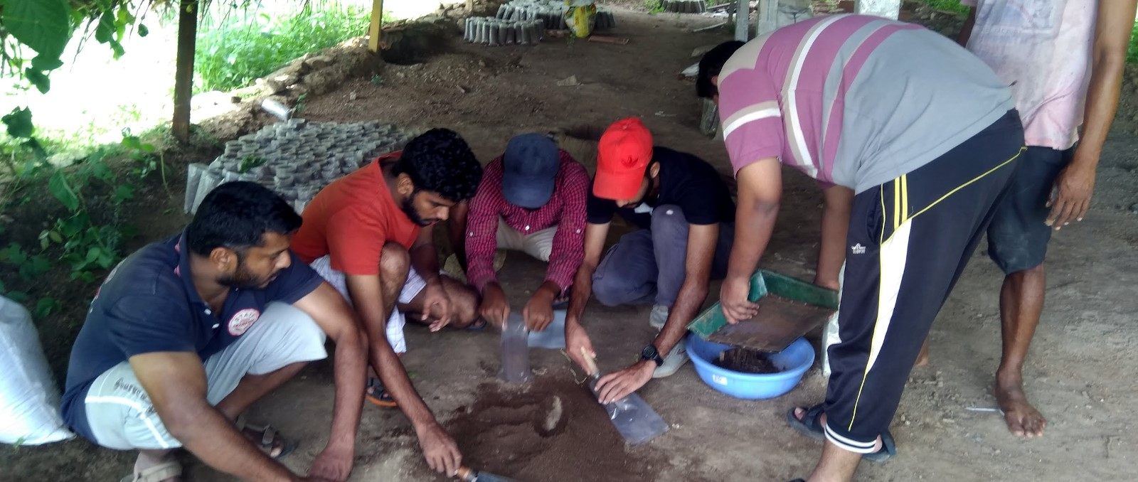 A group of volunteers working on the soil.