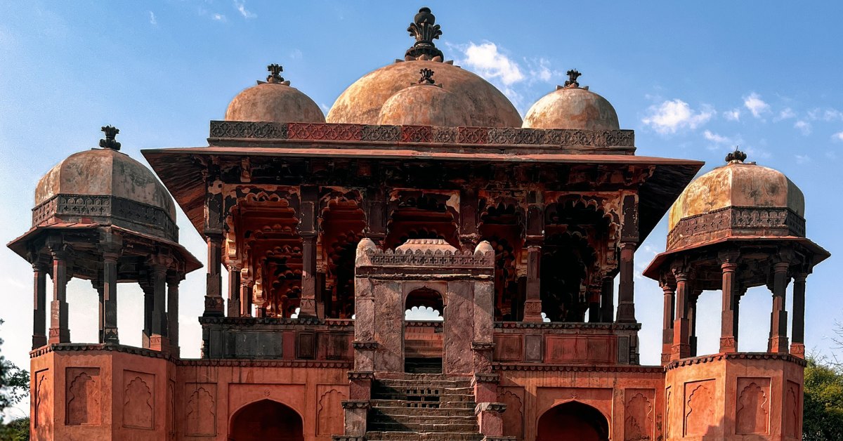 The Battis Khamba Chhatri—built to honour King Hammir’s 32-year reign—stands as a haunting memorial to Ranthambore’s heroic and tragic past.