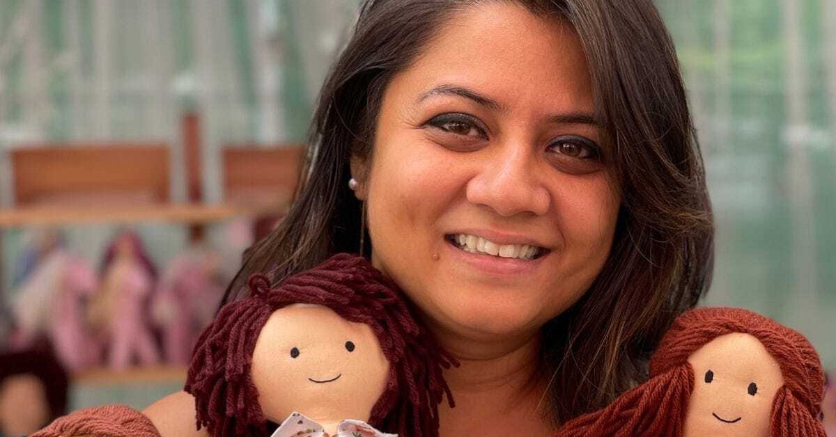 Veena was not keen to buy the plastic and synthetic dolls available in the market for her daughter