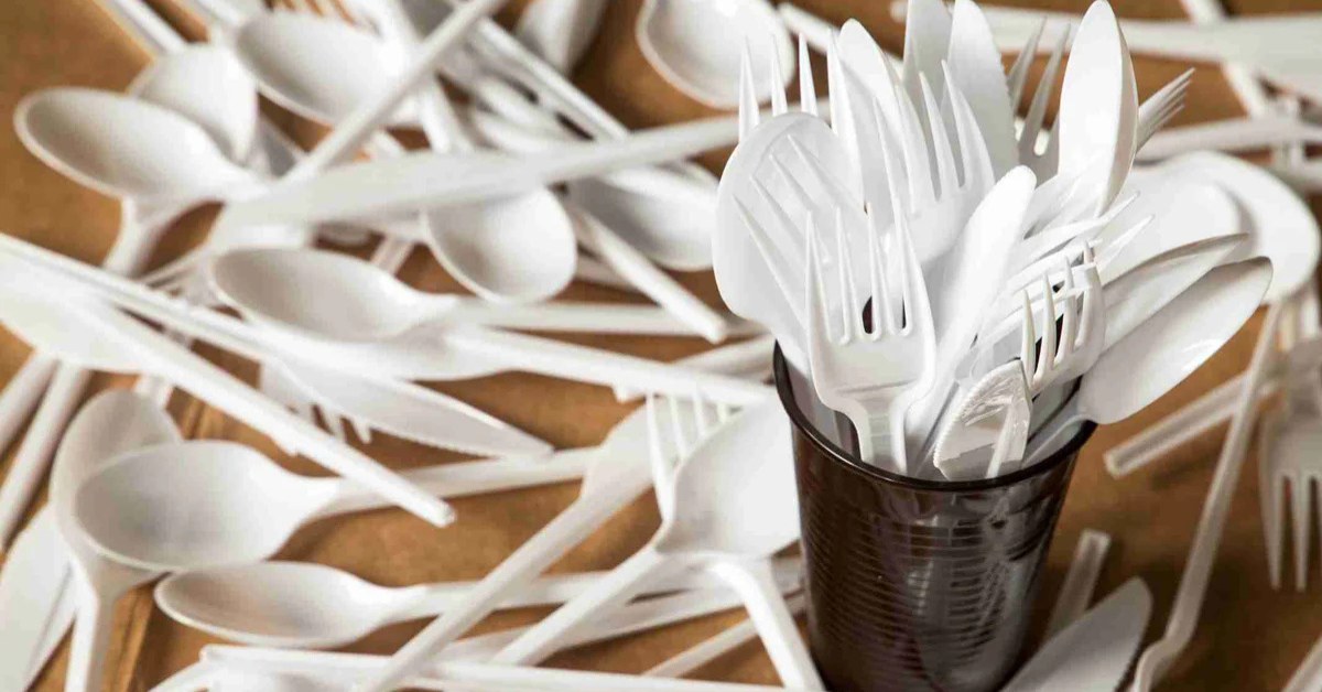 Do not use single-use cutlery and straws when ordering food to reduce plastic waste; Picture source: AHIMSA
