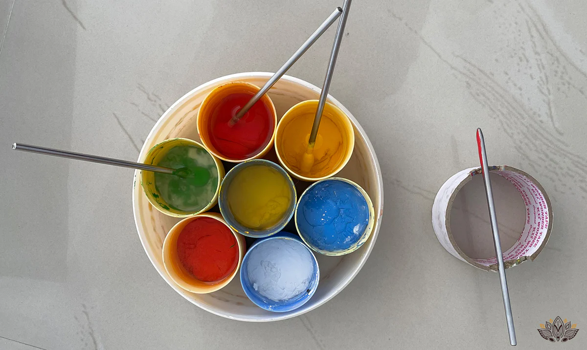 Parents can teach Rogan Art to their kids with thick acrylic paint or glue mixed with paint for a stringy texture; Picture source: AMOUNEE