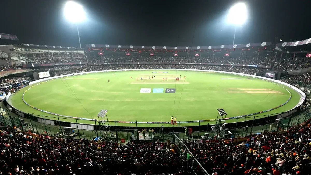 Install waste segregation stations every 100 metres so that it is easy for spectators to throw their waste; Picture source: IPL T20