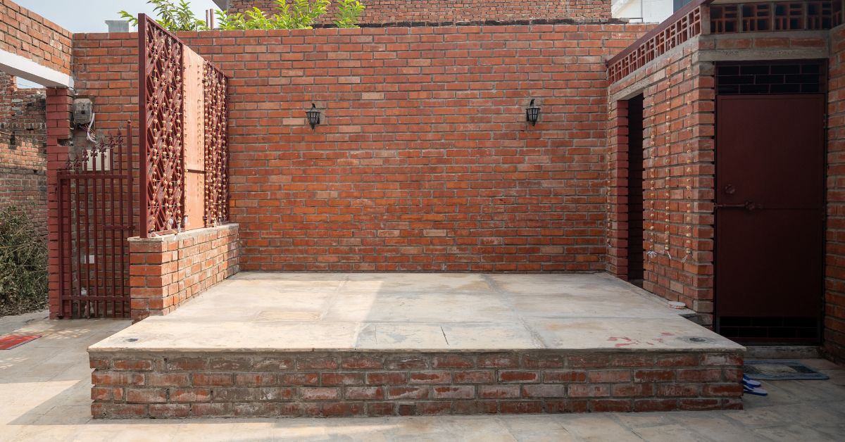 Begum Akhtar Mazaar stage in Pasand Bagh Gali of Lucknow