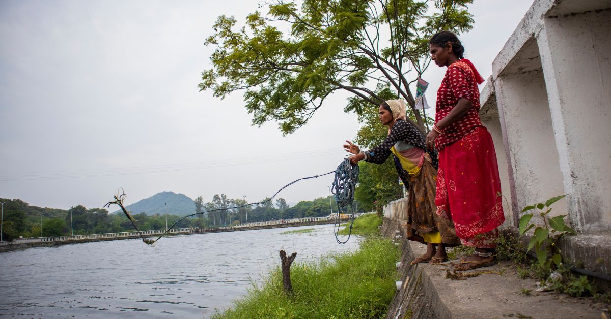 Under the AMRUT initiative, tribal women Gyanwati and Bhanu remove festive offerings from the lake — a powerful reminder of community-led conservation.