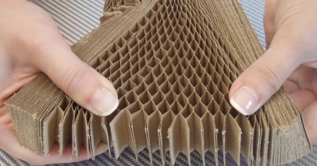 Honeycomb paper expands into a flexible and shock-absorbing mesh; Picture source: Fibermax