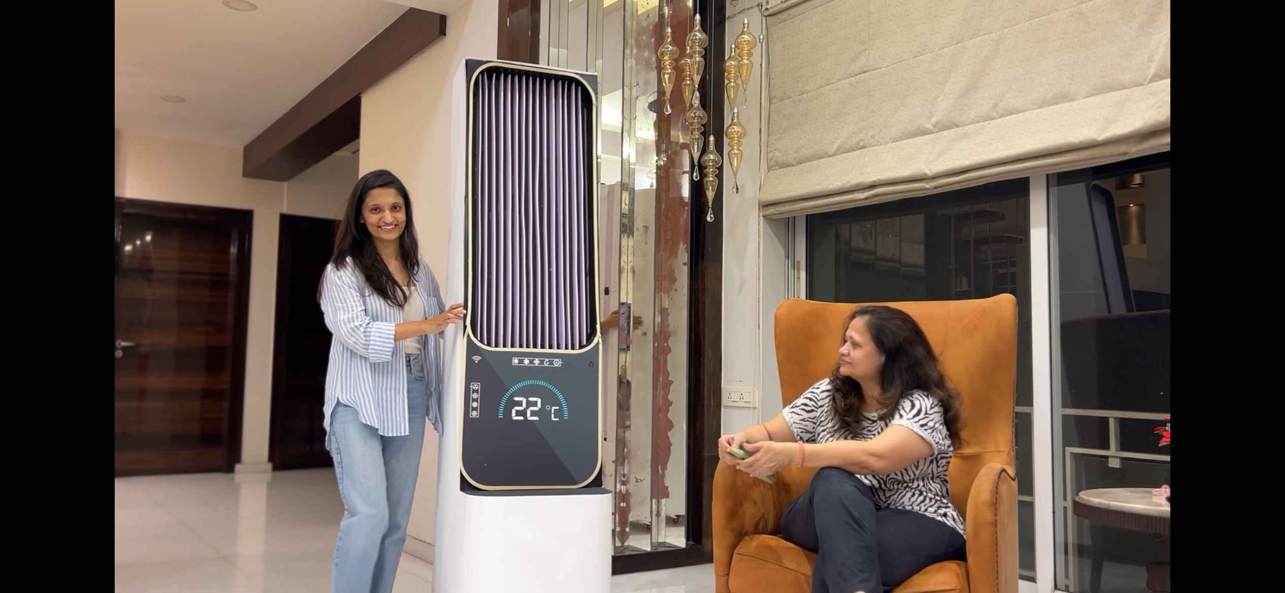 The portable air conditioner COOALA works on the principle of temporal heat dissipation with a dual compressor cycle