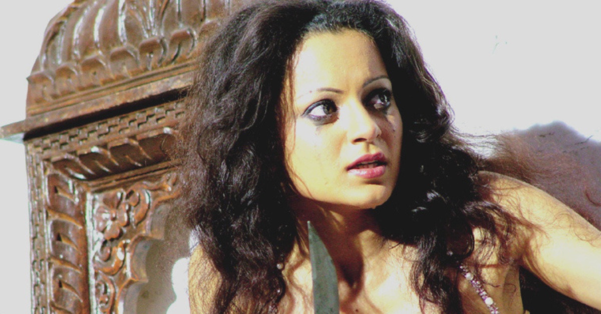 Woh Lamhe traces the emotional unraveling of a successful actress battling schizophrenia amidst fame and isolation.