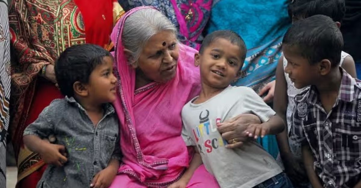 Sindhutai always encouraged the orphans she mentored to study hard and rise to positions where they could help empower society 