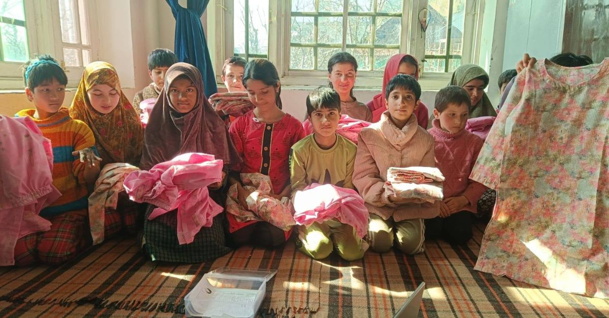 बॉर्डरलेस वर्ल्ड फाउंडेशन कश्मीर घाटी के संघर्ष प्रभावित क्षेत्रों में लोगों को राहत दे रहा है। PIC क्रेडिट: BWF/फेसबुक