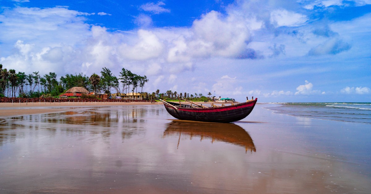 Your kids can build sandcastles, collect shells, fly kites, or spot tiny crabs skittering across the shore in Mandarmani; Picture source: Zee Zest