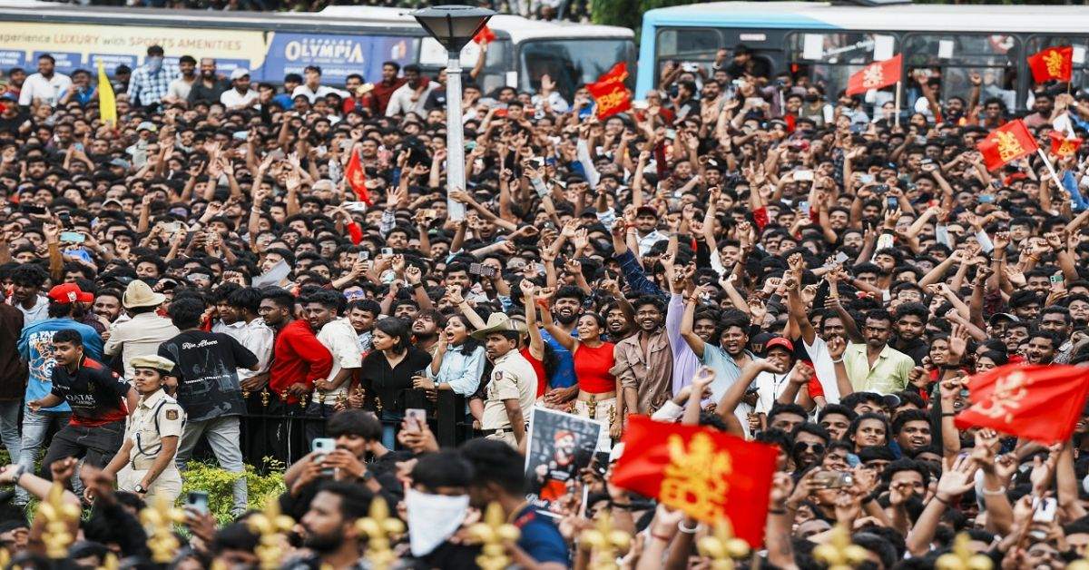 the crowd at the RCB parade