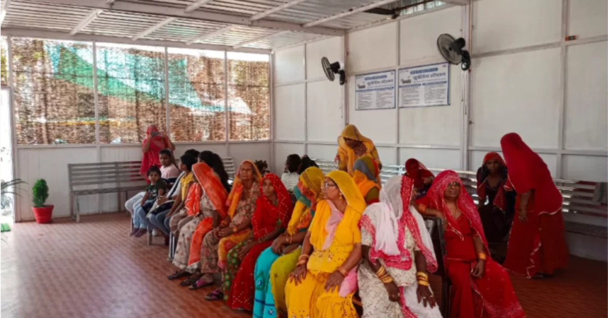 Cooling stations are equipped with seating areas for people to rest, drinking water and first aid kits.