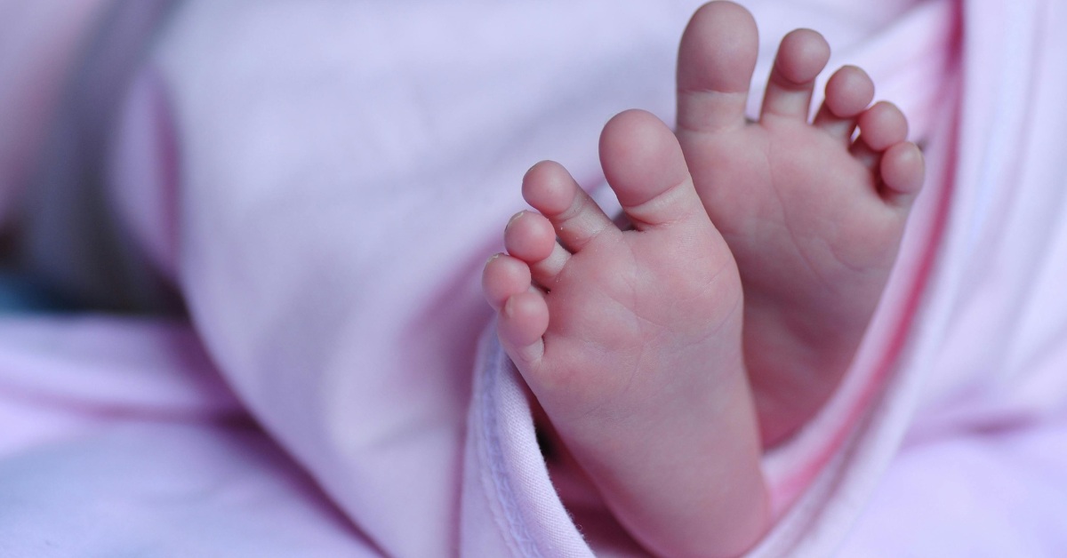 Using a hair clip and a pocket knife, the army doctor safely delivered a baby girl