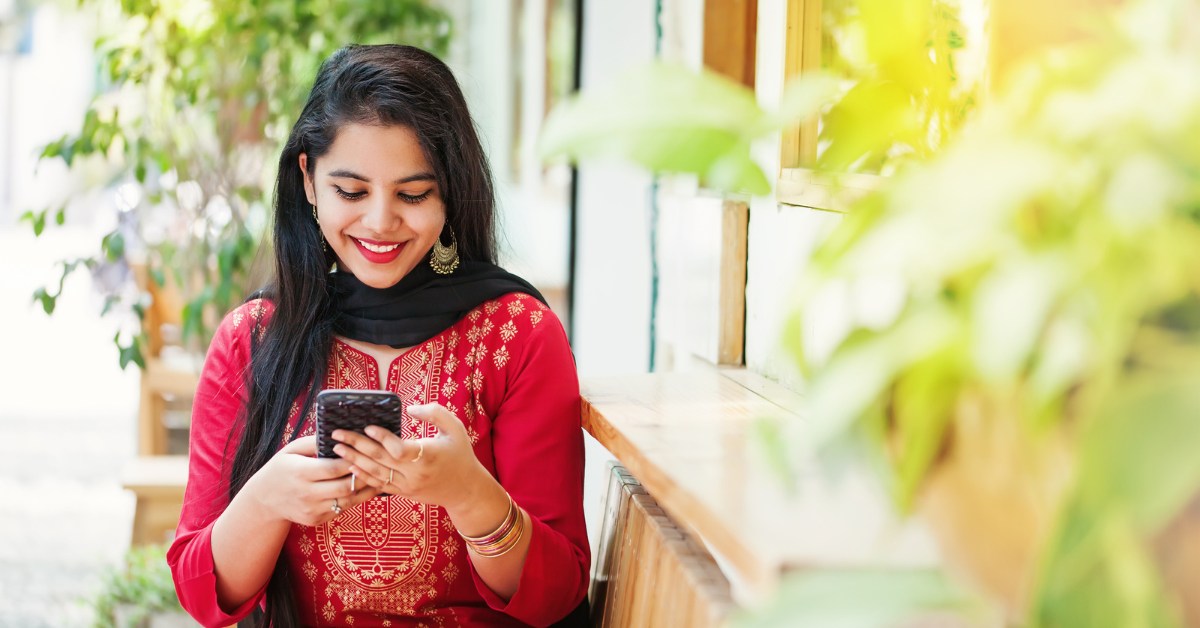 Love in the Time of Dating Apps: Gen Z Couples Share How They  Found Love From a Right Swipe