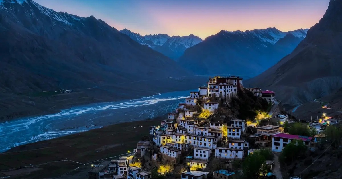 Spend the evening walking through Kaza Market, sipping butter tea, and watching the sun set behind snow-lined peaks; Picture source: Holiday Himalayas 