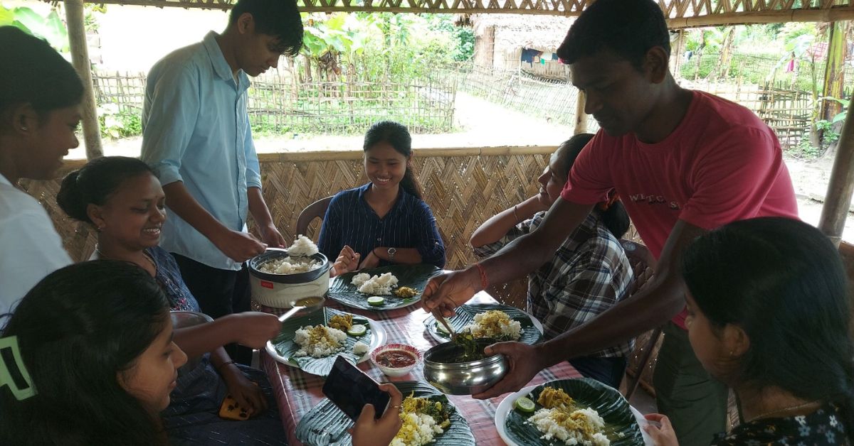 Local dishes, especially those prepared with local greens and rice cooked in bamboo, offer a taste of the unique culinary traditions of the area.
