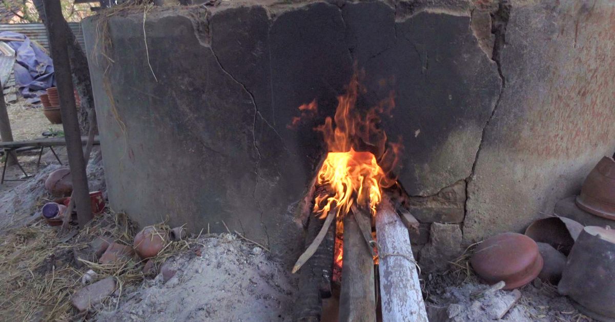 The colour of the pots deepens depending on the soil mix and firing temperature