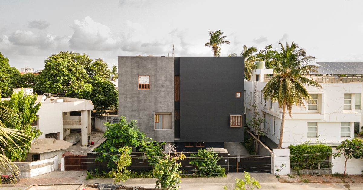 With just courtyards and smart airflow, this Gujarat home stays cool even in 45°C heat.