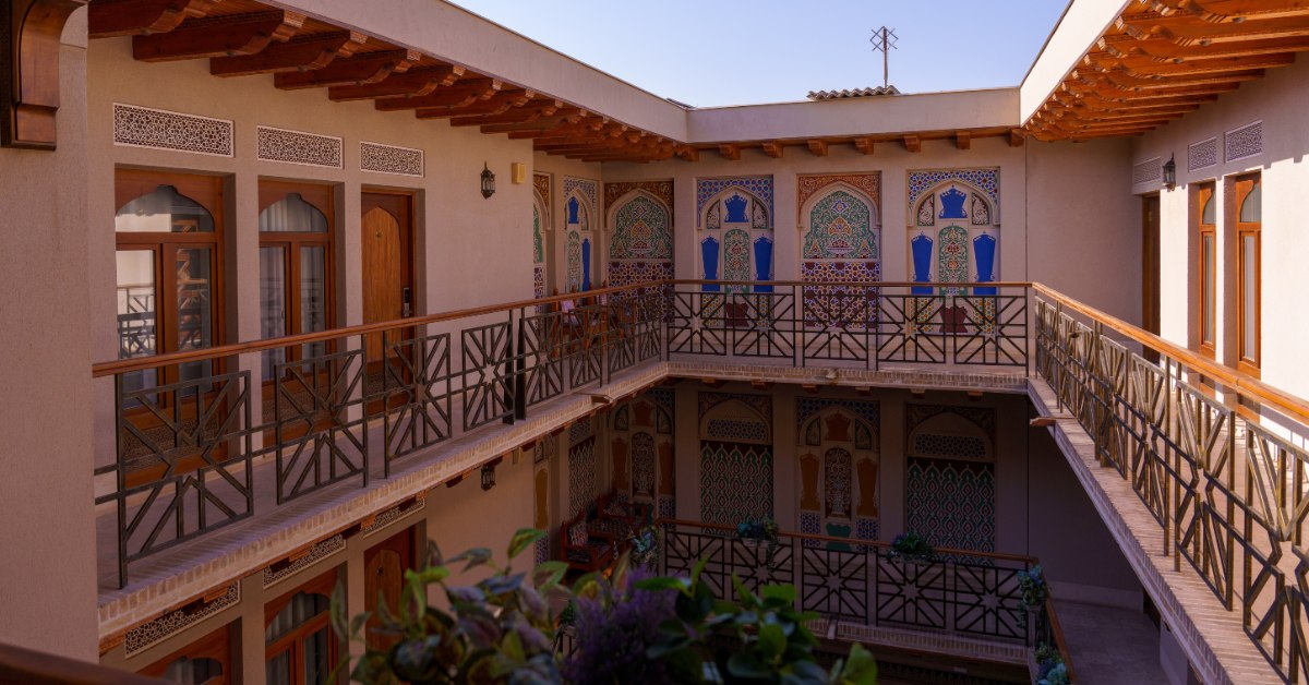 Jharokhas and small windows in havelis helped block harsh sun while guiding air through the house.