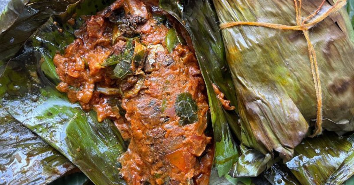 Wrapped in banana leaves, Kerala’s Meen Pollichathu is smoky, spicy, and full of coastal charm.