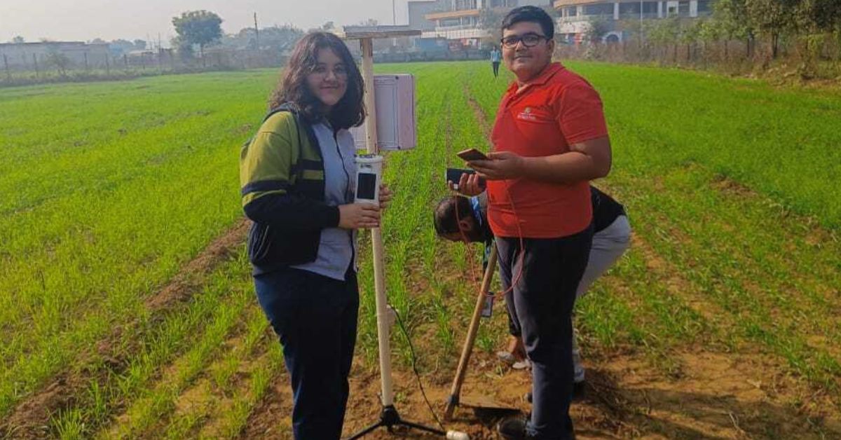 The students considered the feedback from the farmers to make sure Mati Rakshak suited their requirements