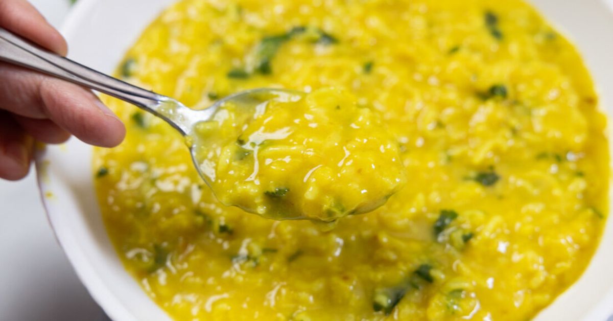 Khichdi appears in Ayurvedic texts and the Ain-i-Akbari (16th century), which lists several royal variations.