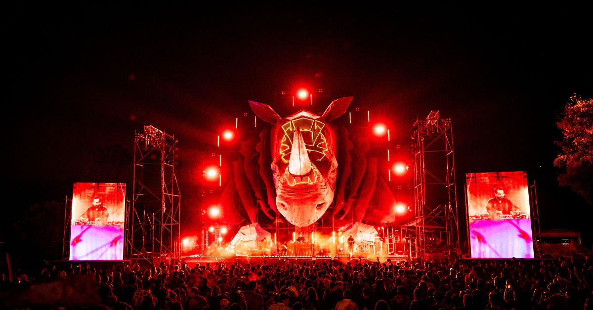 The dazzling one-horned rhino stage was made completely with sustainable materials.