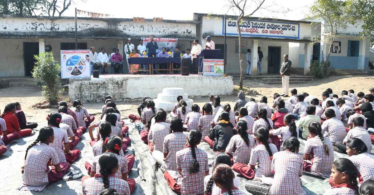 शुरू में 146 हाई स्कूलों में शुरू किया गया, इस पहल में अब 251 स्कूल शामिल हैं, जो उच्च प्राथमिक कक्षाओं में युवा छात्रों तक पहुंचते हैं।